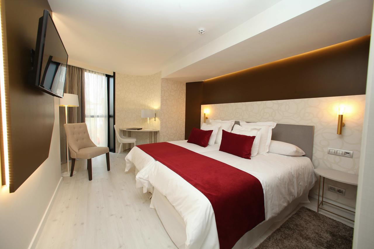 מונפורט דה למוס Hotel Cardenal מראה חיצוני תמונה