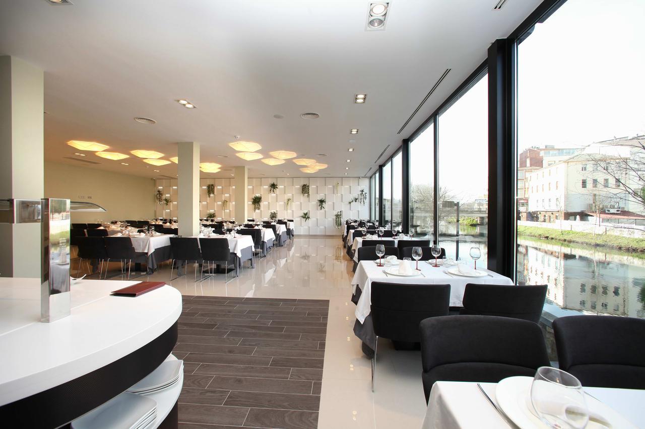 מונפורט דה למוס Hotel Cardenal מראה חיצוני תמונה