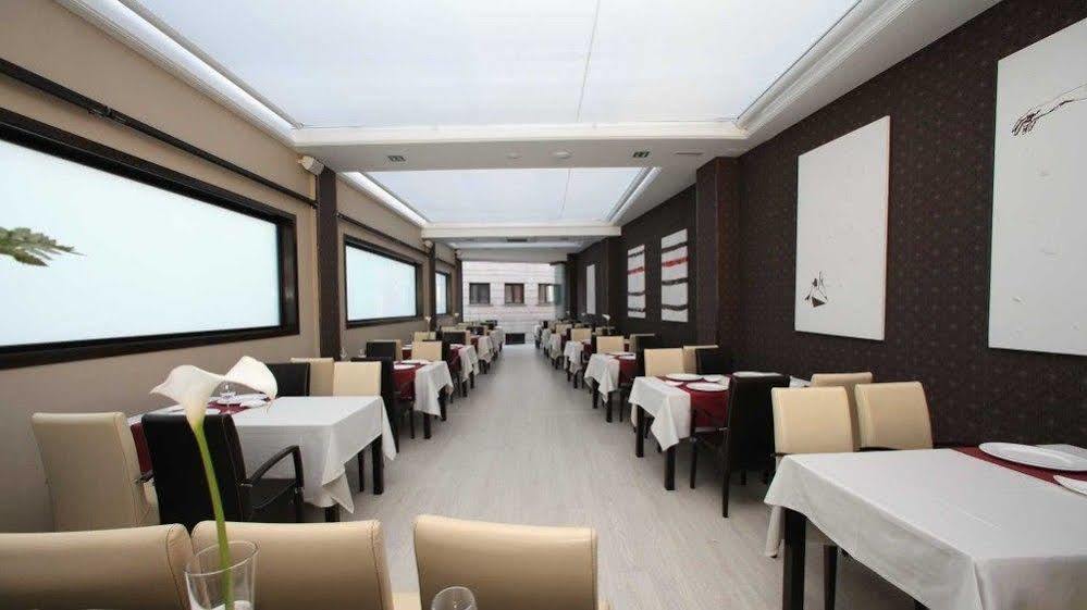 מונפורט דה למוס Hotel Cardenal מראה חיצוני תמונה