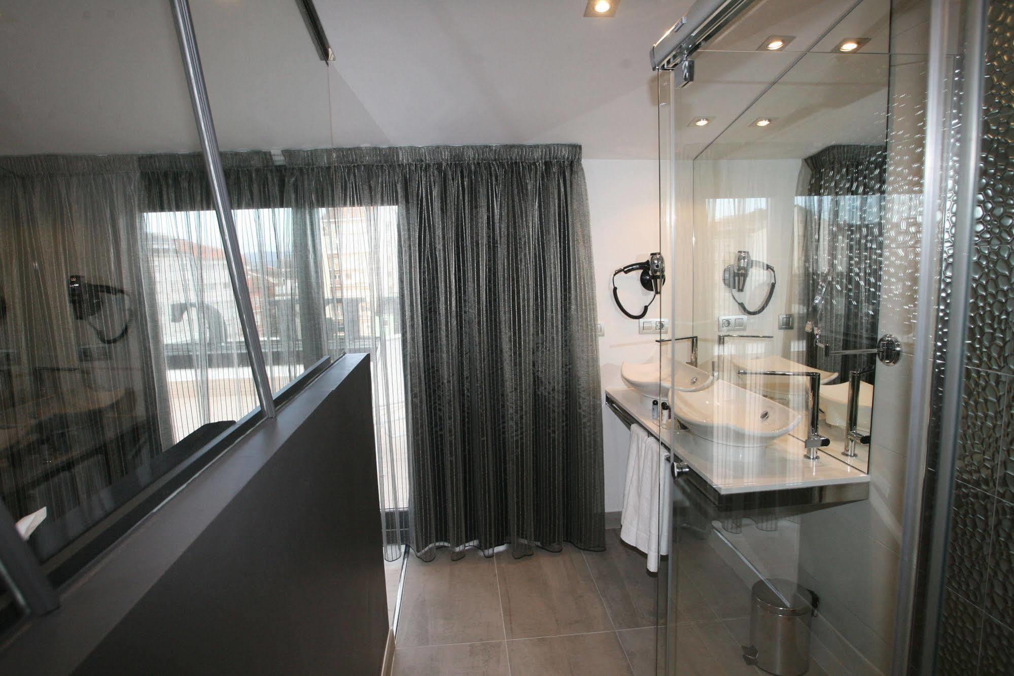 מונפורט דה למוס Hotel Cardenal מראה חיצוני תמונה