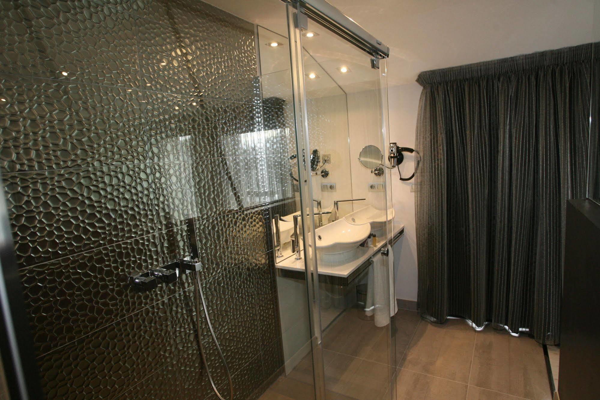 מונפורט דה למוס Hotel Cardenal מראה חיצוני תמונה