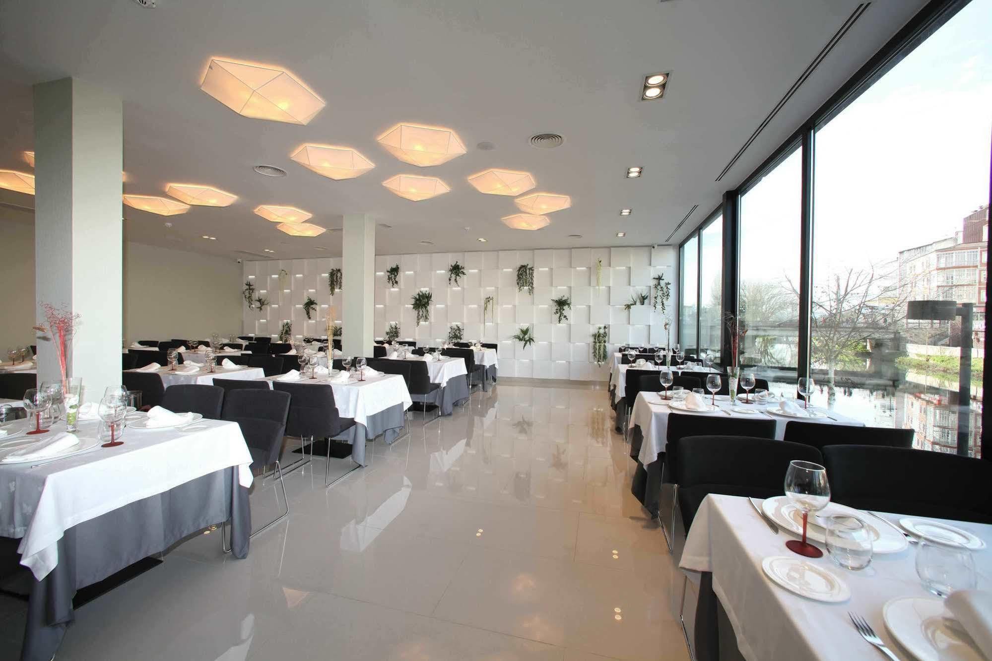 מונפורט דה למוס Hotel Cardenal מראה חיצוני תמונה