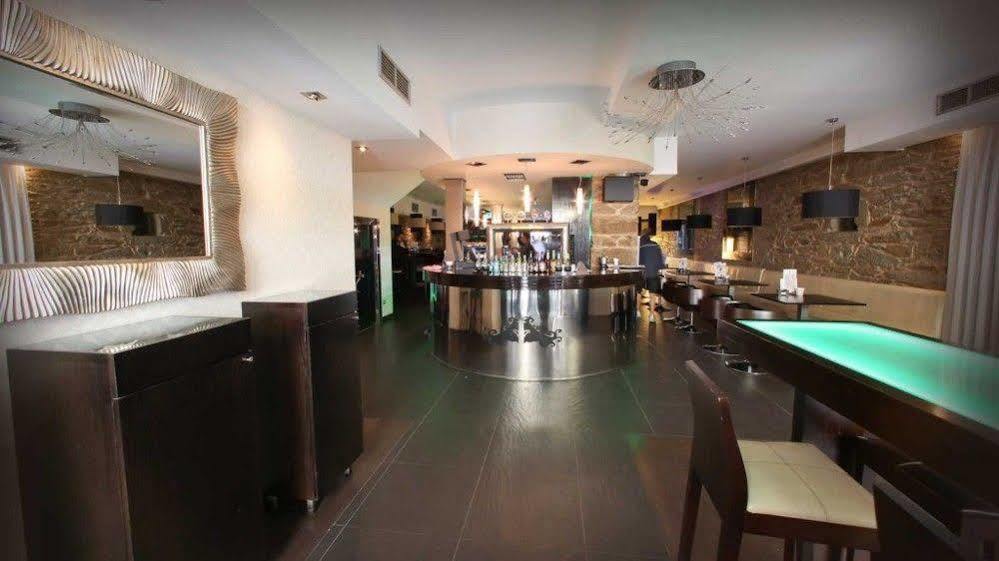 מונפורט דה למוס Hotel Cardenal מראה חיצוני תמונה
