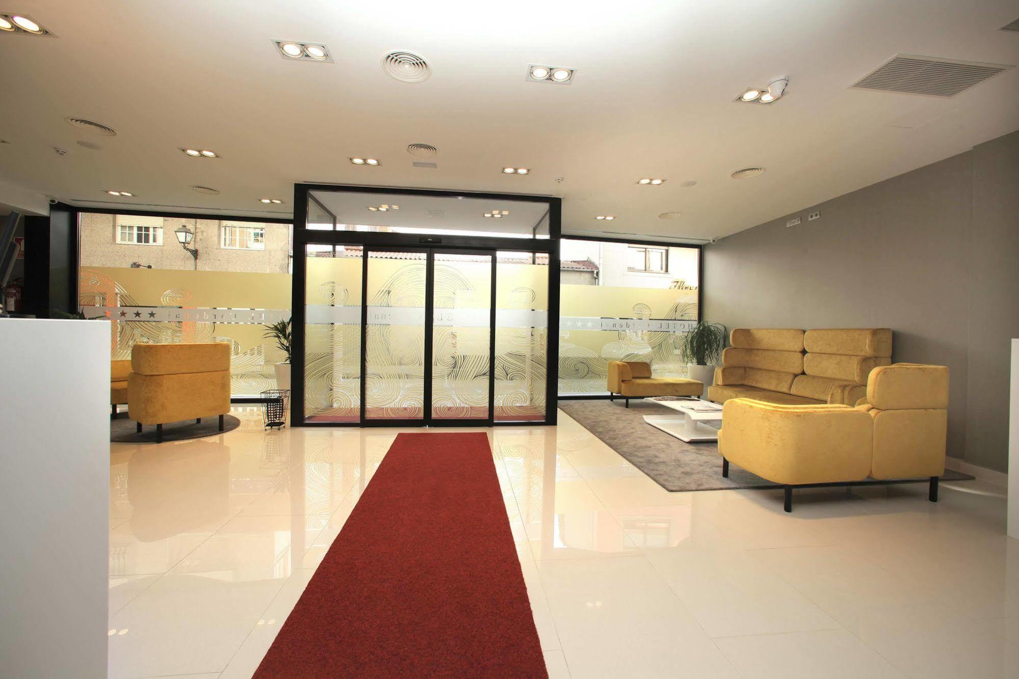 מונפורט דה למוס Hotel Cardenal מראה חיצוני תמונה