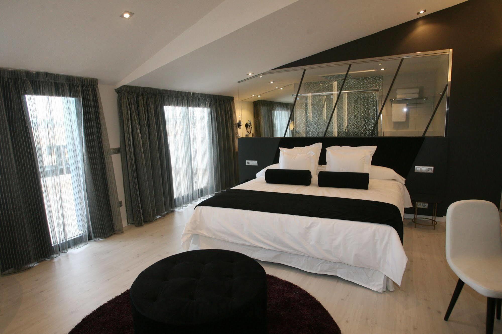 מונפורט דה למוס Hotel Cardenal מראה חיצוני תמונה