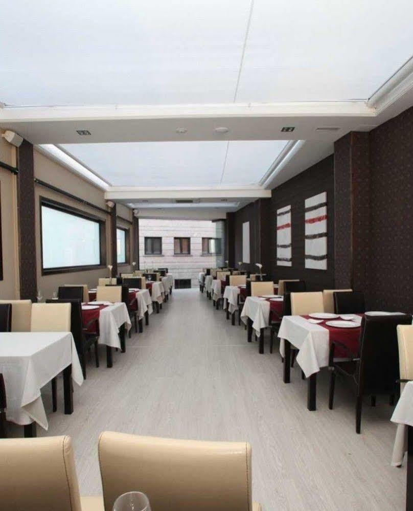 מונפורט דה למוס Hotel Cardenal מראה חיצוני תמונה