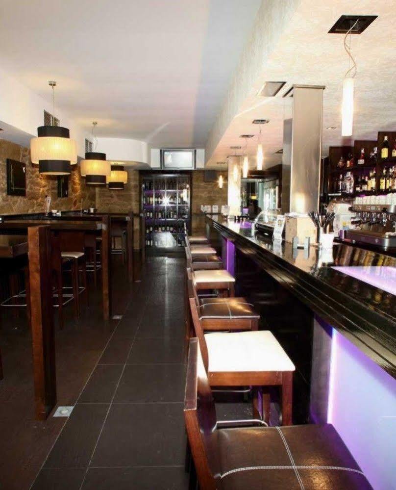 מונפורט דה למוס Hotel Cardenal מראה חיצוני תמונה